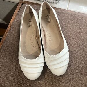White womens flats 10M